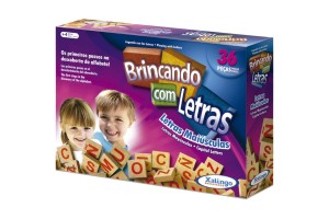 BRINQUEDO PEDAGOGICO MADEIRA BRINCANDO COM AS LETRAS 36PCS XALINGO